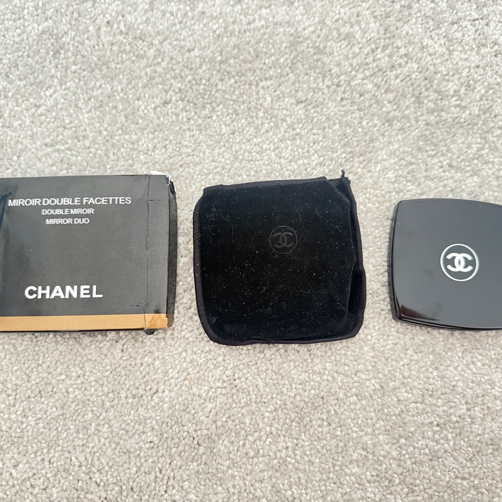 CHANEL Makeup Miroir Double Facettes in Black